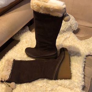 Juicy Couture brown suede shearing boots